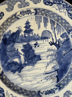 Lot 24 - A CHINESE BLUE AND WHITE CHARGER, QING DYNASTY, 18TH CENTURY