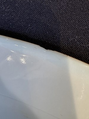 Lot 24 - A CHINESE BLUE AND WHITE CHARGER, QING DYNASTY, 18TH CENTURY