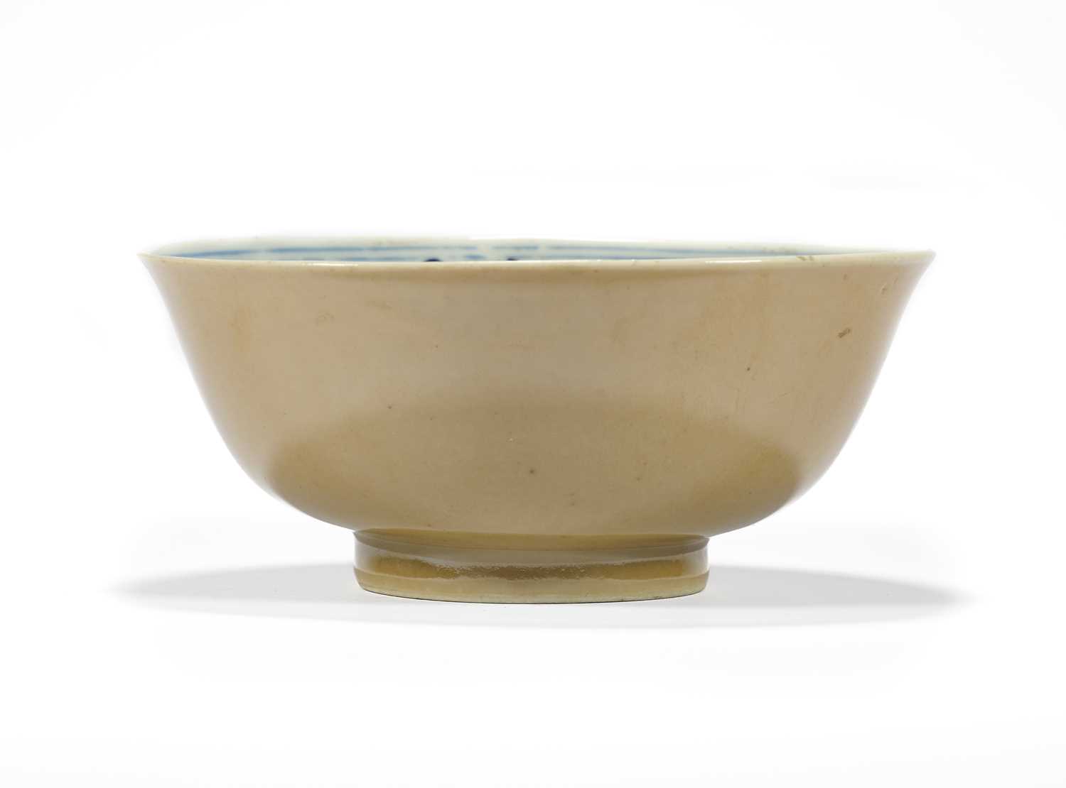 Lot 8 - A CHINESE BLUE AND WHITE AND CAFE-AU-LAIT BOWL, GUANGXU MARK AND PERIOD (1875-1908)
