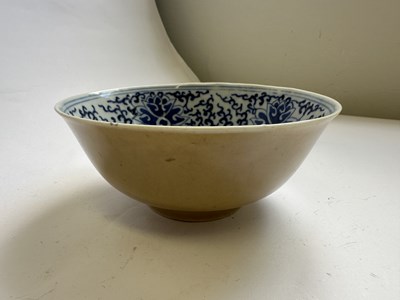 Lot 8 - A CHINESE BLUE AND WHITE AND CAFE-AU-LAIT BOWL, GUANGXU MARK AND PERIOD (1875-1908)