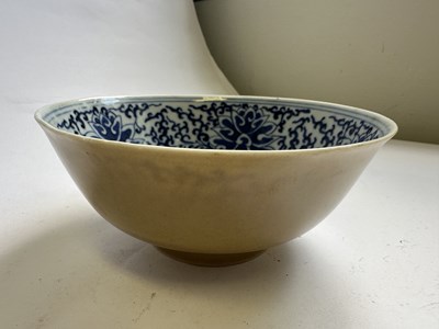 Lot 8 - A CHINESE BLUE AND WHITE AND CAFE-AU-LAIT BOWL, GUANGXU MARK AND PERIOD (1875-1908)