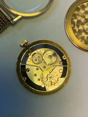 Lot 525 - BAUME & CO.: GENTLEMAN'S GOLD BRACELET DRESS WATCH, CIRCA 1976