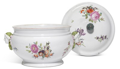 Lot 35 - AN IMPERIAL PORCELAIN MANUFACTORY SOUP TUREEN AND COVER FROM THE EVERYDAY SERVICE, ST PETERSBURG, PERIOD OF PAUL I (1796-1801)