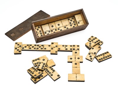 Lot 631 - A SET OF DOMINOES, LATE 19TH/EARLY 20TH CENTURY