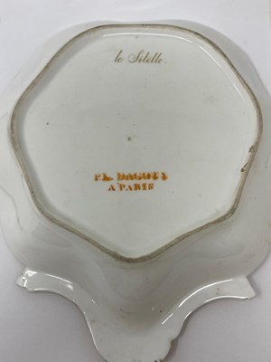Lot 18 - A PARIS PORCELAIN (PIERRE-LOUIS DAGOTY) ORNITHOLOGICAL PART DESSERT SERVICE, CIRCA 1810