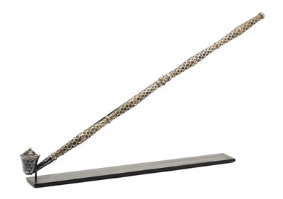 Lot 101 - AN OTTOMAN SILVER MOUNTED HORN TOBACCO PIPE, TURKEY, 19TH CENTURY