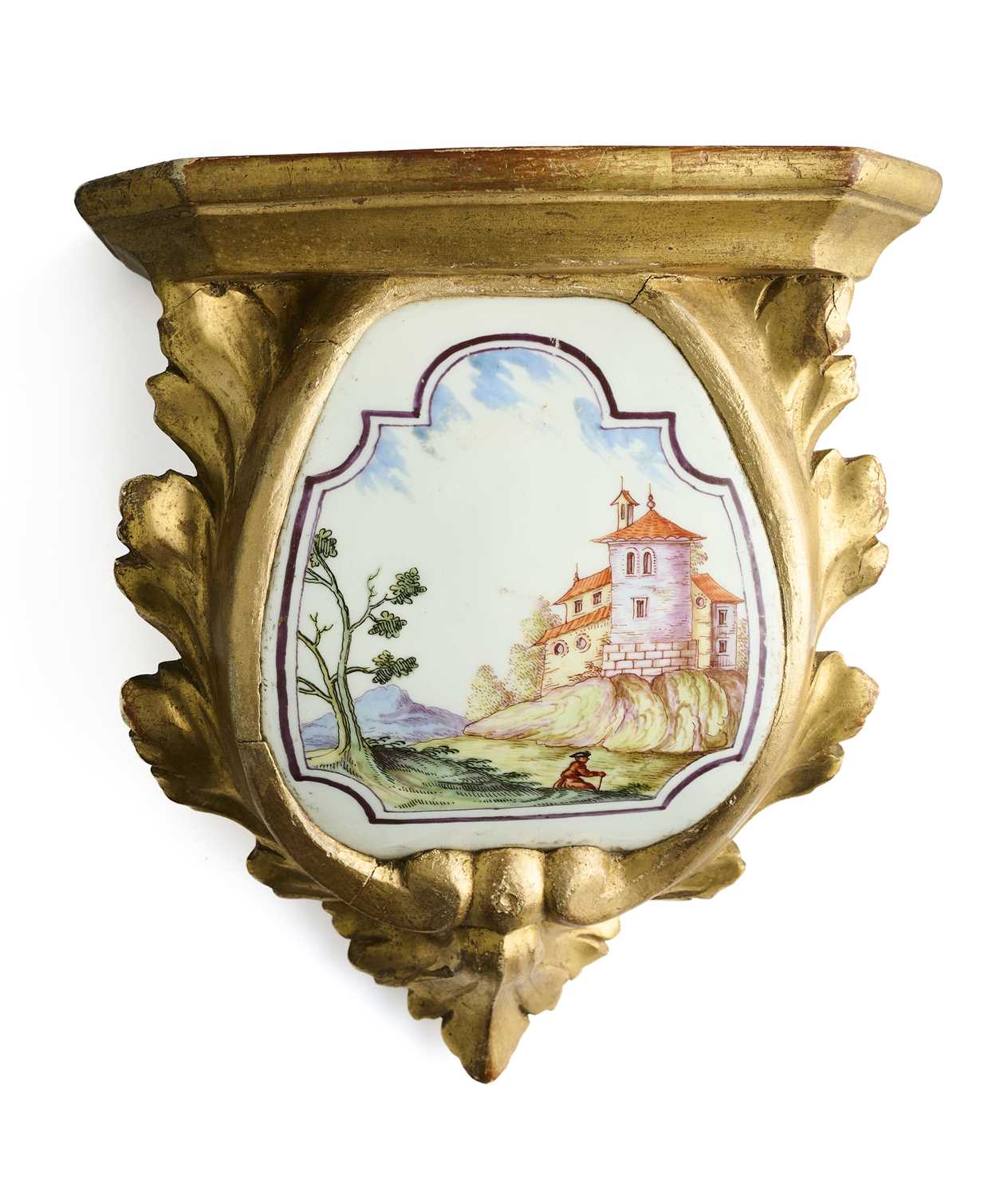 Lot 16 - A DU PAQUIER PANEL SET IN A LATER GILTWOOD WALL BRACKET, THE PORCELAIN CIRCA 1740