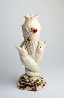 Lot 517 - A BELLEEK 'DOUBLE FISH' VASE, CIRCA 1880-90