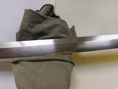 Lot 3 - A JAPANESE SWORD (KATANA), SIGNED IZUMI (NO) KAMI FUJIWARA KUNISADA SAKU, 1620-1640