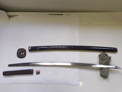 Lot 3 - A JAPANESE SWORD (KATANA), SIGNED IZUMI (NO) KAMI FUJIWARA KUNISADA SAKU, 1620-1640