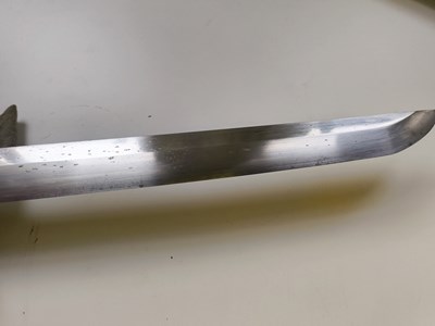 Lot 3 - A JAPANESE SWORD (KATANA), SIGNED IZUMI (NO) KAMI FUJIWARA KUNISADA SAKU, 1620-1640