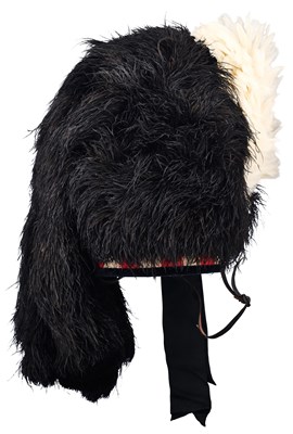 Lot 651 - AN OFFICER’S FEATHER BONNET OF THE GORDON HIGHLANDERS