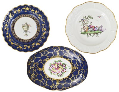 Lot 321 - THREE WORCESTER DISHES