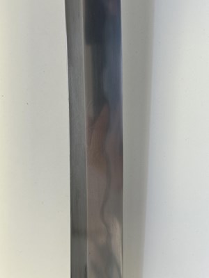 Lot 1 - A JAPANESE SWORD, SIGNED FUJIWARA NO HIROTAKA, EARLY EDO PERIOD