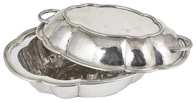 Lot 331 - A SPANISH SILVER ENTREE DISH AND COVER