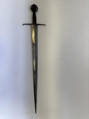 Lot 130 - A MEDIEVAL SWORD, EARLY 15TH CENTURY, PROBABLY ITALIAN