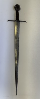 Lot 130 - A MEDIEVAL SWORD, EARLY 15TH CENTURY, PROBABLY ITALIAN
