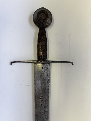 Lot 130 - A MEDIEVAL SWORD, EARLY 15TH CENTURY, PROBABLY ITALIAN