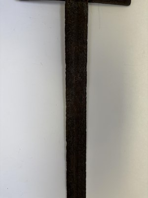 Lot 129 - A MEDIEVAL HAND-AND-A-HALF SWORD, EARLY 14TH CENTURY