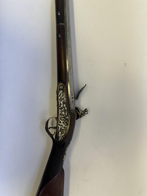 Lot 271 - A 16-BORE FLINTLOCK SILVER-MOUNTED SPORTING GUN BY GRIFFIN & TOW, LONDON