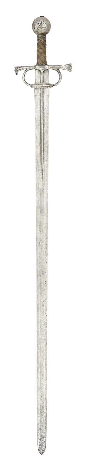 Lot 24 - A SOUTH EUROPEAN BROADSWORD, CIRCA 1500-20, POSSIBLY SPANISH