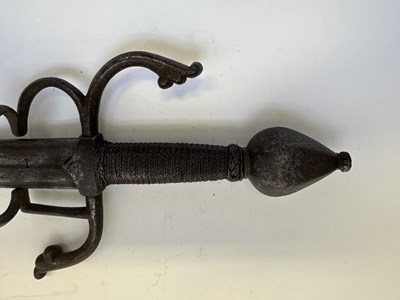 Lot 27 - A NORTH ITALIAN BROADSWORD, LATE 16TH/EARLY 17TH CENTURY, POSSIBLY VENETIAN