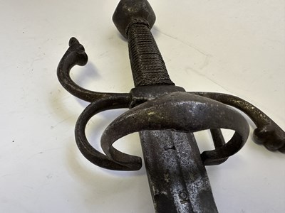 Lot 27 - A NORTH ITALIAN BROADSWORD, LATE 16TH/EARLY 17TH CENTURY, POSSIBLY VENETIAN