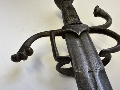 Lot 27 - A NORTH ITALIAN BROADSWORD, LATE 16TH/EARLY 17TH CENTURY, POSSIBLY VENETIAN