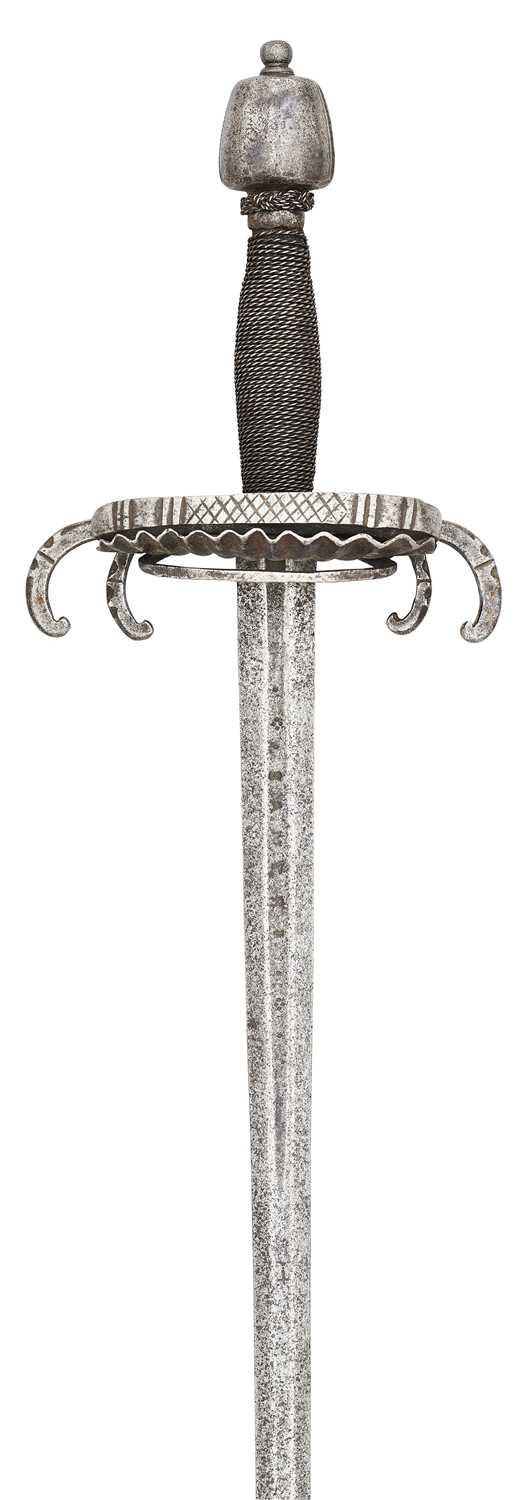 Lot 65 - AN ITALIAN SWORD WITH ‘CRAB-CLAW’ HILT, EARLY 17TH CENTURY, POSSIBLY VENETIAN