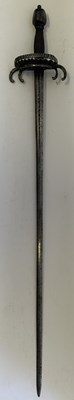 Lot 65 - AN ITALIAN SWORD WITH ‘CRAB-CLAW’ HILT, EARLY 17TH CENTURY, POSSIBLY VENETIAN