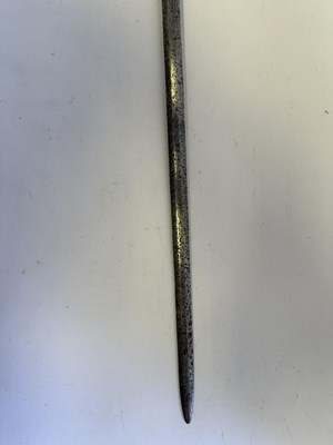 Lot 65 - AN ITALIAN SWORD WITH ‘CRAB-CLAW’ HILT, EARLY 17TH CENTURY, POSSIBLY VENETIAN