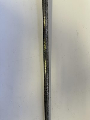 Lot 65 - AN ITALIAN SWORD WITH ‘CRAB-CLAW’ HILT, EARLY 17TH CENTURY, POSSIBLY VENETIAN