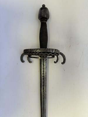 Lot 65 - AN ITALIAN SWORD WITH ‘CRAB-CLAW’ HILT, EARLY 17TH CENTURY, POSSIBLY VENETIAN