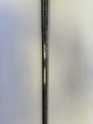 Lot 65 - AN ITALIAN SWORD WITH ‘CRAB-CLAW’ HILT, EARLY 17TH CENTURY, POSSIBLY VENETIAN