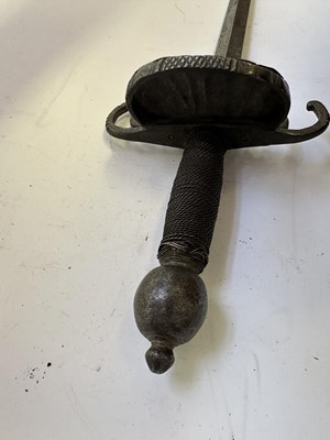 Lot 67 - AN ITALIAN SWORD WITH ‘CRAB-CLAW’ HILT, MID-17TH CENTURY, POSSIBLY VENETIAN