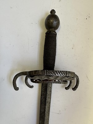 Lot 67 - AN ITALIAN SWORD WITH ‘CRAB-CLAW’ HILT, MID-17TH CENTURY, POSSIBLY VENETIAN