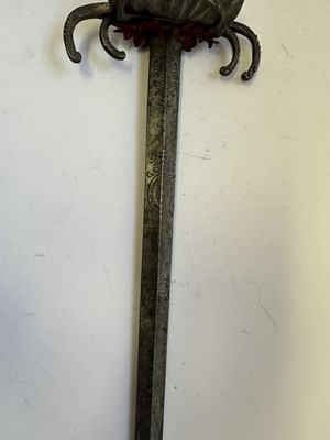 Lot 67 - AN ITALIAN SWORD WITH ‘CRAB-CLAW’ HILT, MID-17TH CENTURY, POSSIBLY VENETIAN