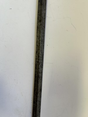 Lot 67 - AN ITALIAN SWORD WITH ‘CRAB-CLAW’ HILT, MID-17TH CENTURY, POSSIBLY VENETIAN