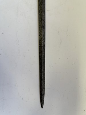 Lot 67 - AN ITALIAN SWORD WITH ‘CRAB-CLAW’ HILT, MID-17TH CENTURY, POSSIBLY VENETIAN