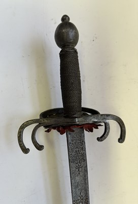 Lot 67 - AN ITALIAN SWORD WITH ‘CRAB-CLAW’ HILT, MID-17TH CENTURY, POSSIBLY VENETIAN