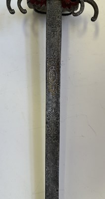 Lot 67 - AN ITALIAN SWORD WITH ‘CRAB-CLAW’ HILT, MID-17TH CENTURY, POSSIBLY VENETIAN