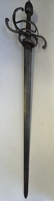 Lot 35 - A NORTH EUROPEAN SWORD RAPIER, LAST QUARTER OF THE 16TH CENTURY, POSSIBLY ENGLISH OR GERMAN