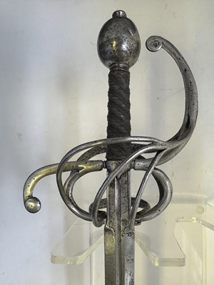 Lot 42 - A GERMAN RAPIER, CIRCA 1620