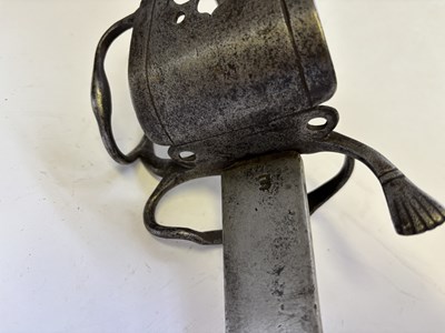 Lot 31 - A GERMAN MILITARY SWORD, LATE 16TH CENTURY