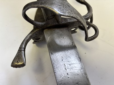Lot 31 - A GERMAN MILITARY SWORD, LATE 16TH CENTURY