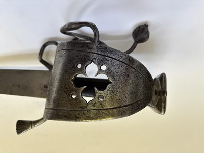 Lot 31 - A GERMAN MILITARY SWORD, LATE 16TH CENTURY
