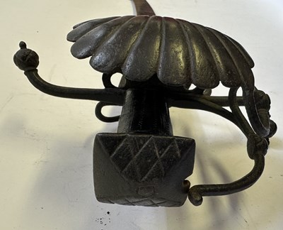 Lot 32 - A GERMAN MILITARY SWORD, LATE 16TH CENTURY