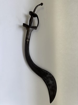 Lot 9 - AN UNUSUAL INDIAN SWORD, 18TH CENTURY OR EARLIER