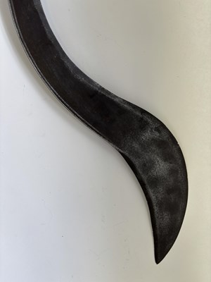 Lot 9 - AN UNUSUAL INDIAN SWORD, 18TH CENTURY OR EARLIER