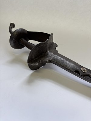 Lot 9 - AN UNUSUAL INDIAN SWORD, 18TH CENTURY OR EARLIER